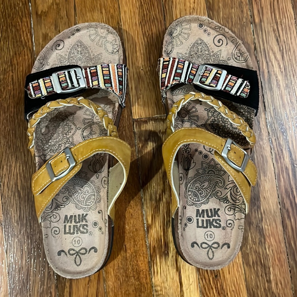 MUK LUKS sandals